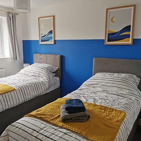 Modern Roomy 3 Bedroom Home เพอร์ชอร์ ภายนอก รูปภาพ