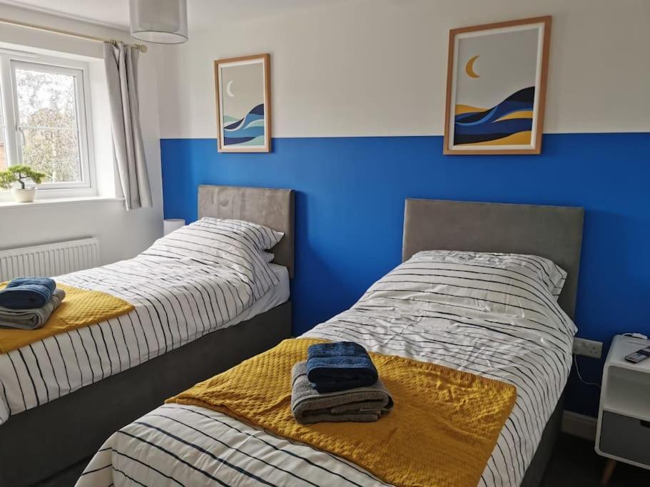 Modern Roomy 3 Bedroom Home เพอร์ชอร์ ภายนอก รูปภาพ