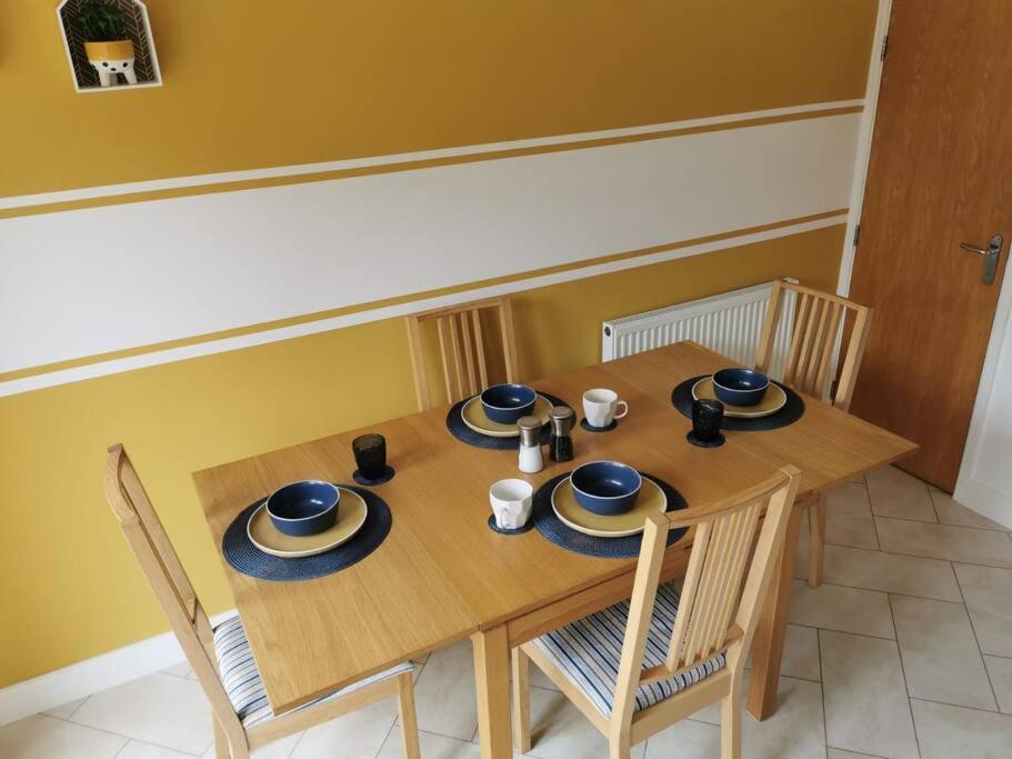 Modern Roomy 3 Bedroom Home เพอร์ชอร์ ภายนอก รูปภาพ